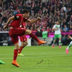  德甲争冠格局再生变数，前四名分差缩小至个位数激战正酣